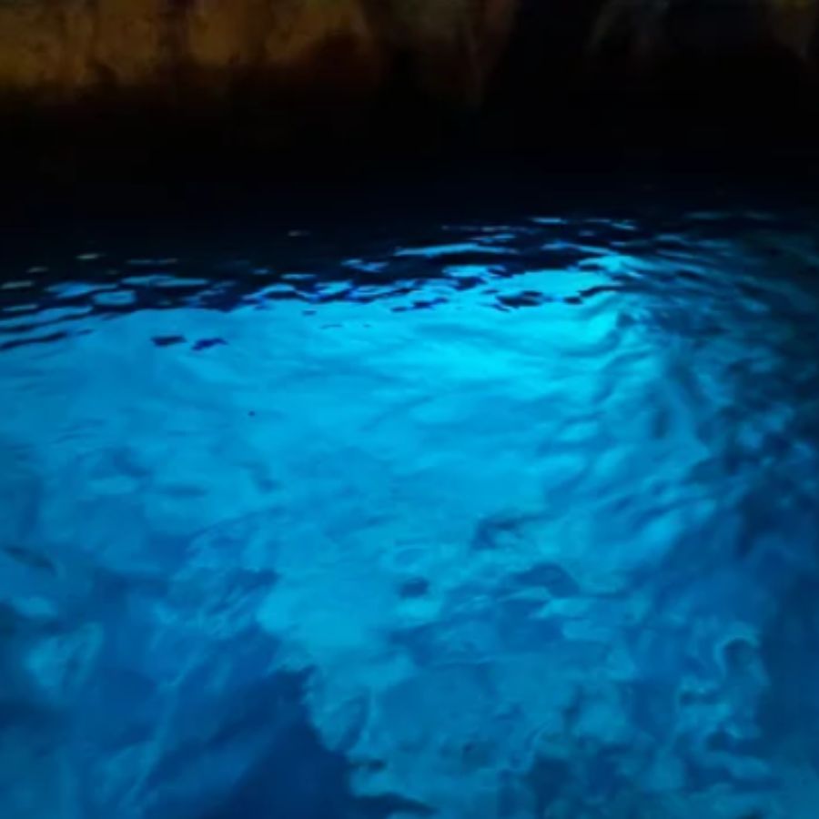 Gruta Azul de Positano: juegos de luz y naturaleza protegida